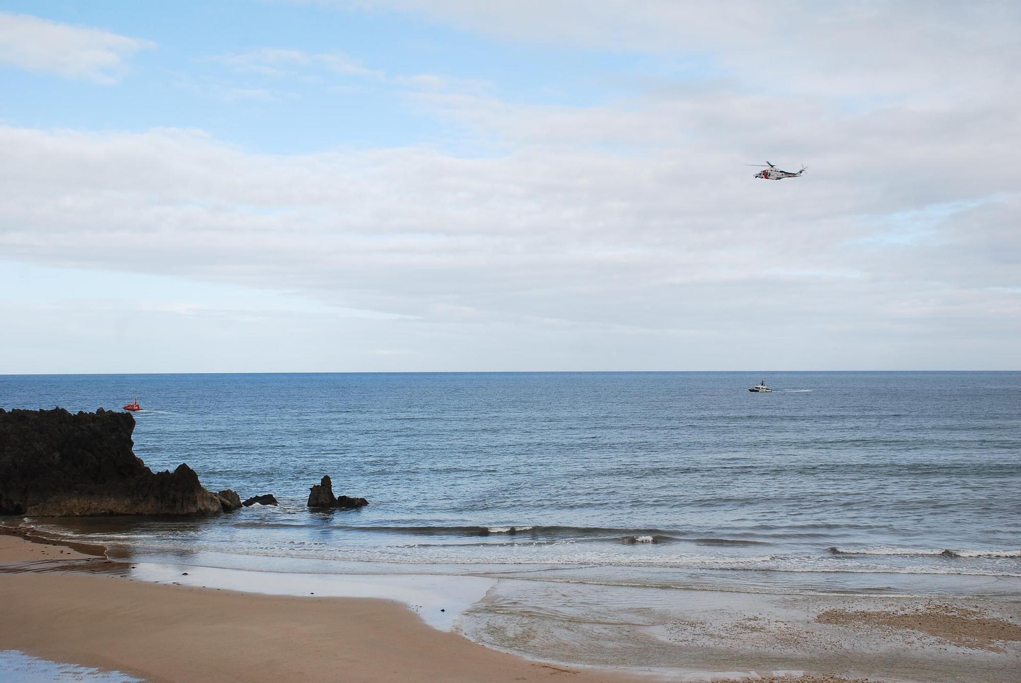 Búsqueda de un desaparecido en el mar en Llanes