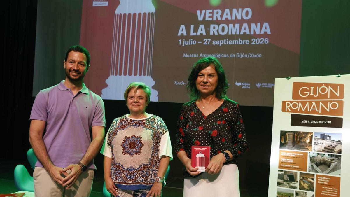 Aitor Martínez, Paloma García y Montserrat López en la presentación de Verano a la Romana
