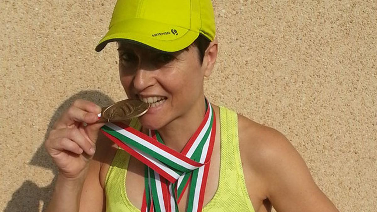 Sandra Corcuera, con algunas de sus medallas