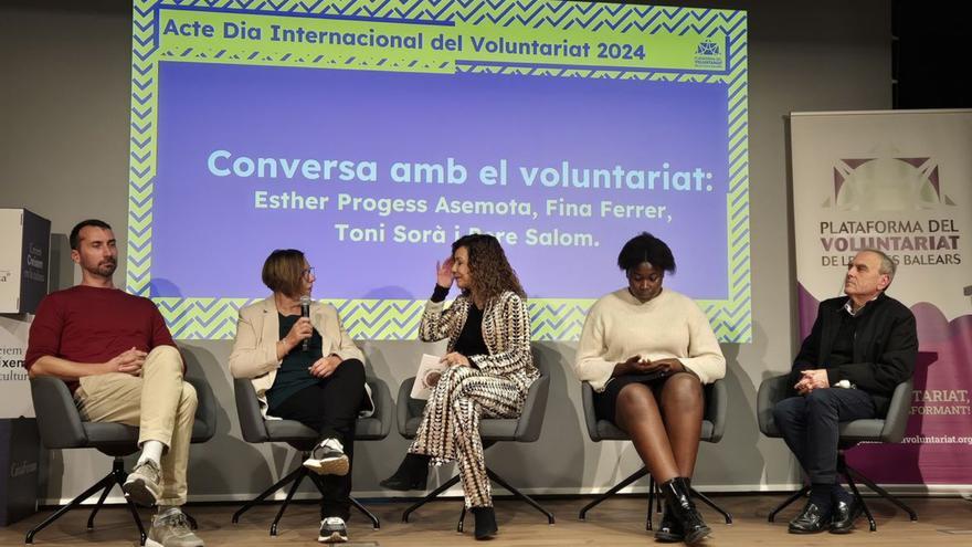 Maria de la Pau Janer entrevisto a cuatro voluntarios, que contaron sus experiencias.