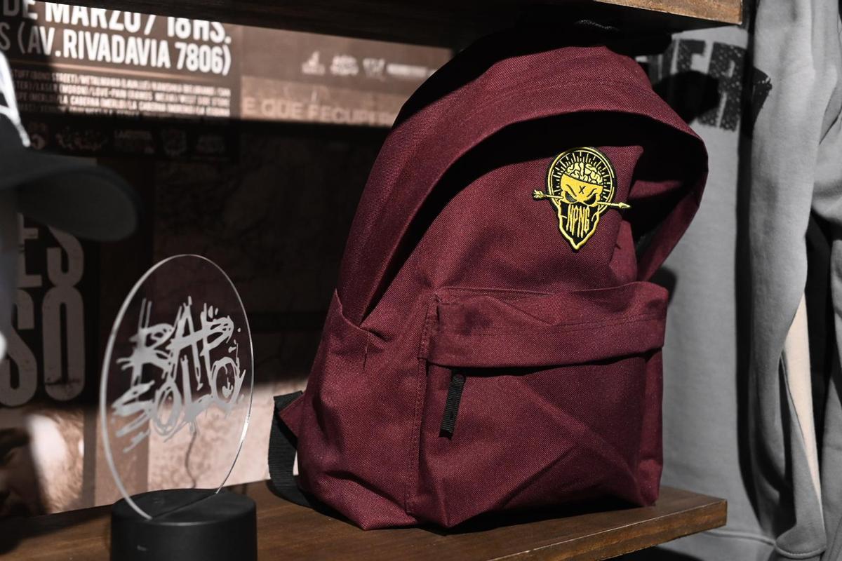 Los Violaldores del Verso inauguran su nueva tienda