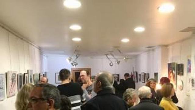 Exposición de las obras cedidas por los artistas en el Freaks.