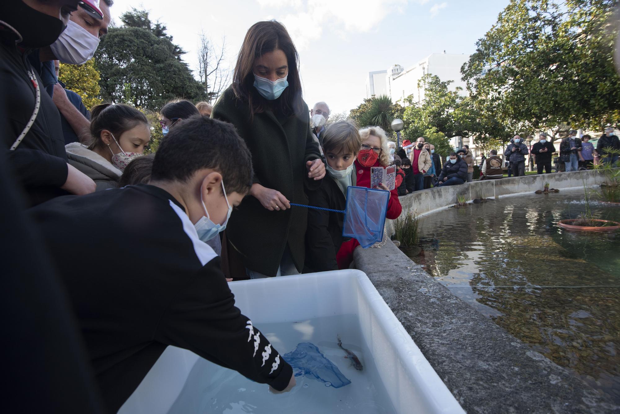 Los peces vuelven a nadar en el estanque de Méndez Núñez