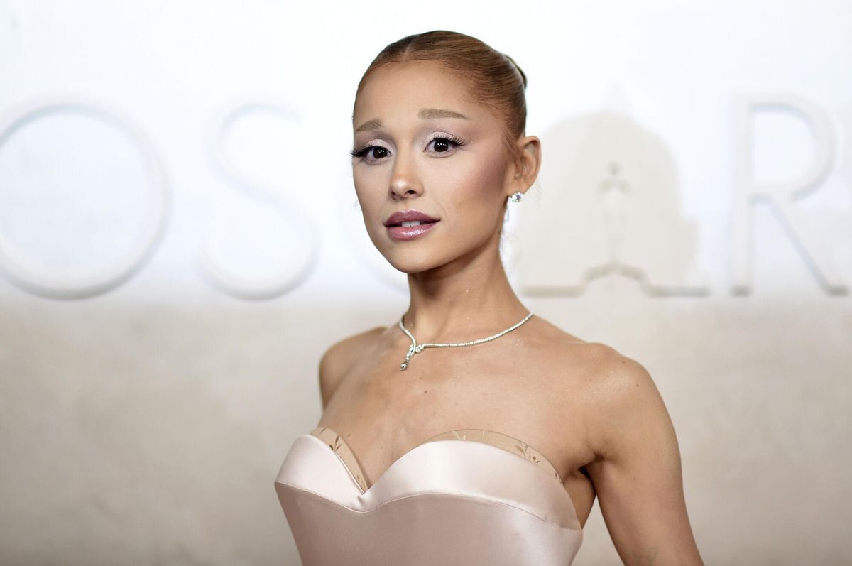 Ariana Grande arrives at the Oscars on Sunday, March 2, 2025, at the Dolby Theatre in Los Angeles. (Photo by Richard Shotwell/Invision/AP). EDITORIAL USE ONLY / ONLY ITALY AND SPAIN
