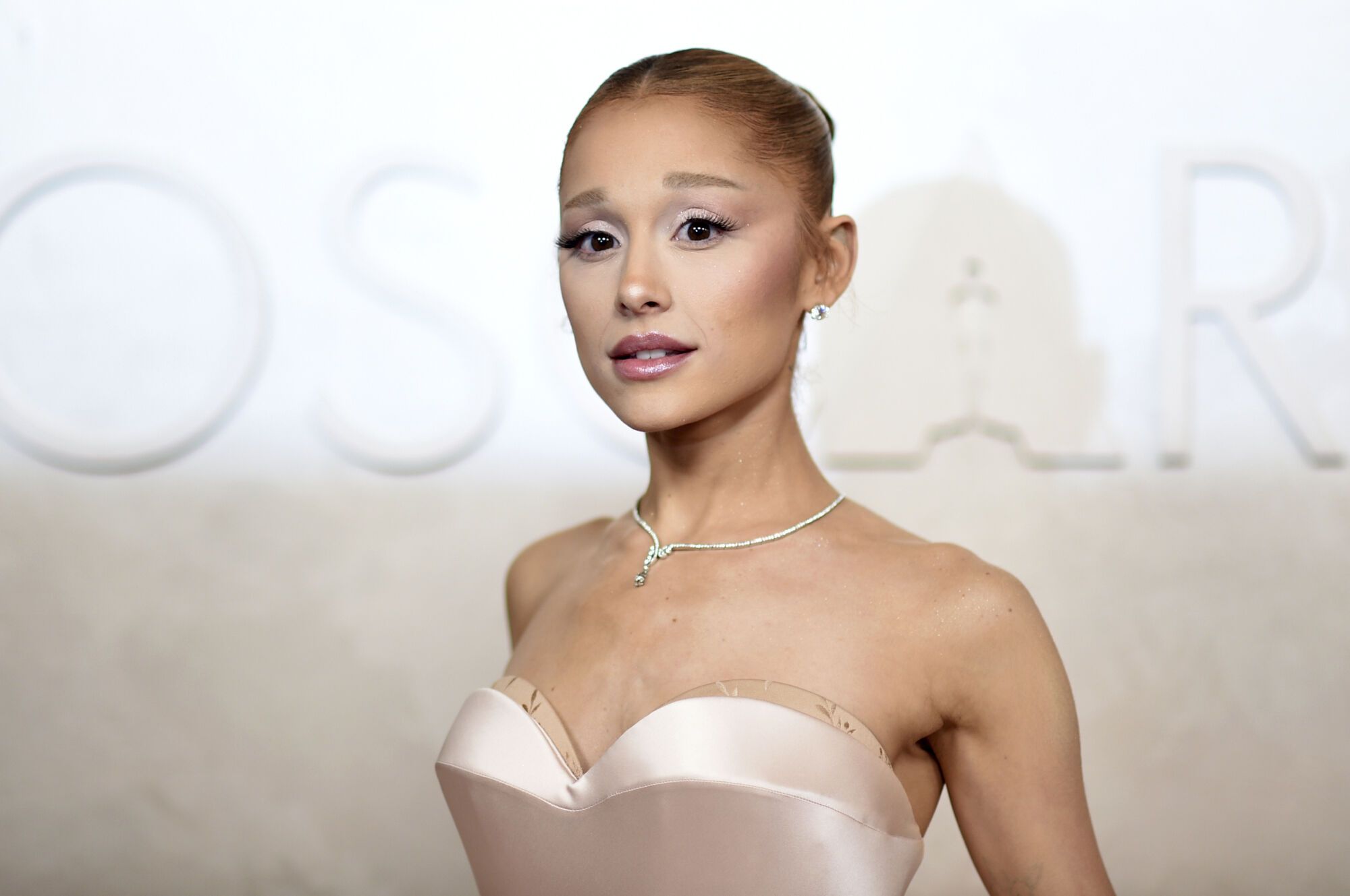 Ariana Grande arrives at the Oscars on Sunday, March 2, 2025, at the Dolby Theatre in Los Angeles. (Photo by Richard Shotwell/Invision/AP). EDITORIAL USE ONLY / ONLY ITALY AND SPAIN