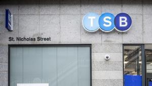 El Sabadell culmina la venda de TSB al Santander per 3.300 M€