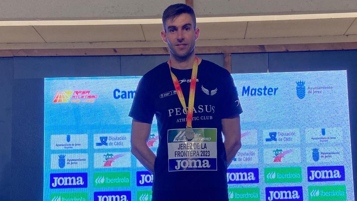 Alejandro Liñán, campeón M35 de los 800 metros lisos