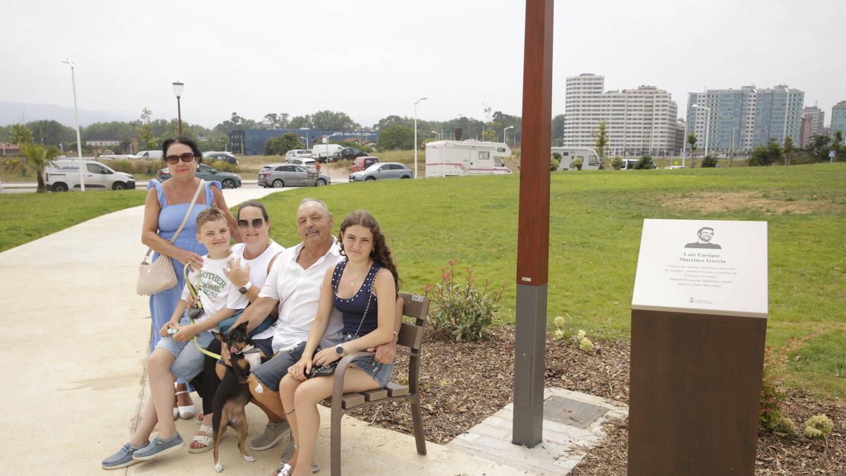 La nueva playa verde de Gijón en honor a Luis Enrique se estrena con sobresaliente