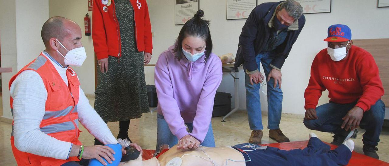 Una actividad formativa en reanimación cardiopulmonar en Ourense. |   // IÑAKI OSORIO