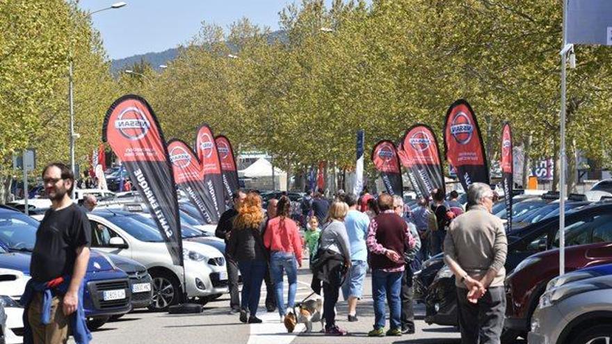 Visitants a la fira Automercat, celebrada el cap de setmana a les Comes