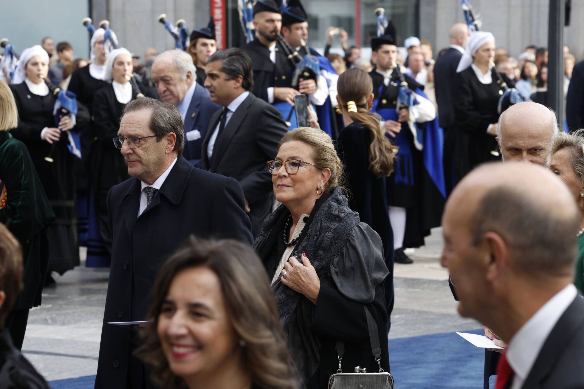 Así fue la llegada de los invitados a los premios "Princesa de Asturias" y su paso por la alfombra azul