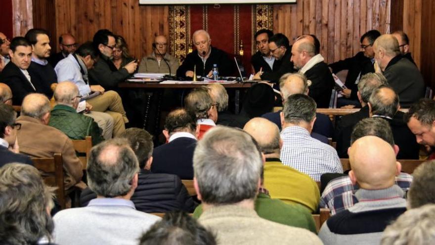 Imagen de la asamblea celebrada esta noche en el Casal de Sant Jordi