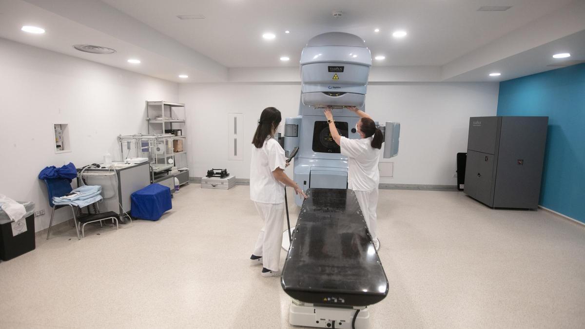 Imagen de archivo de la sala de radioterapia en el Hospital Can Misses de Ibiza.