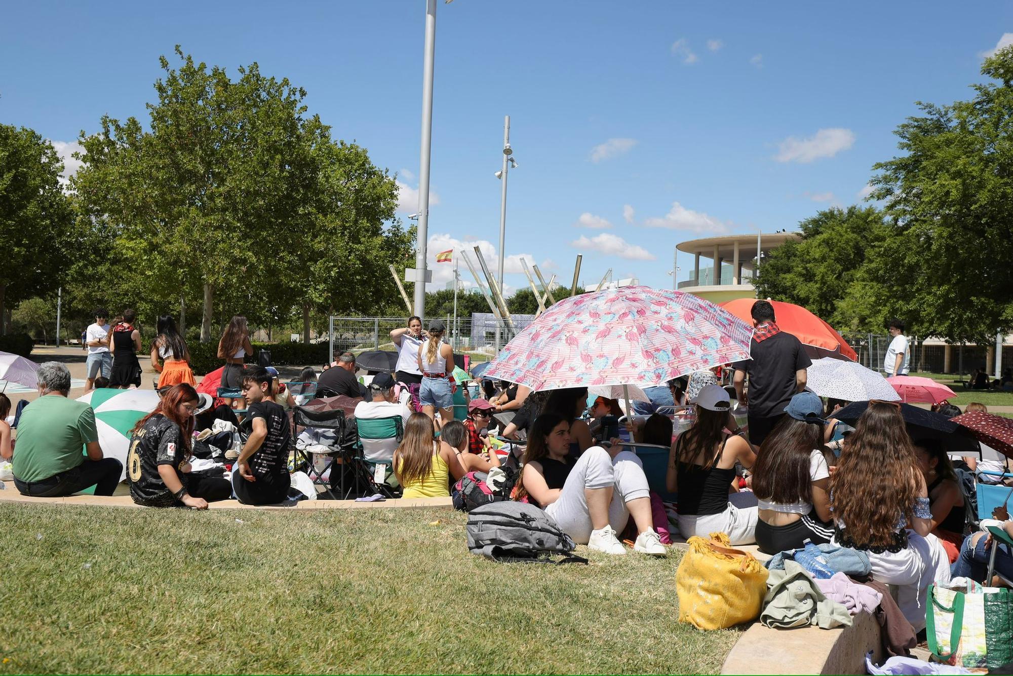 En imágenes | Los fans de Operación Triunfo invaden la Expo horas antes del concierto
