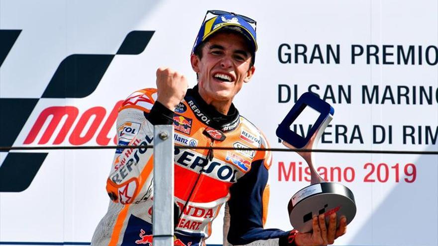 Márquez saborea su octavo título tras ‘vengarse’ de Rossi en Misano
