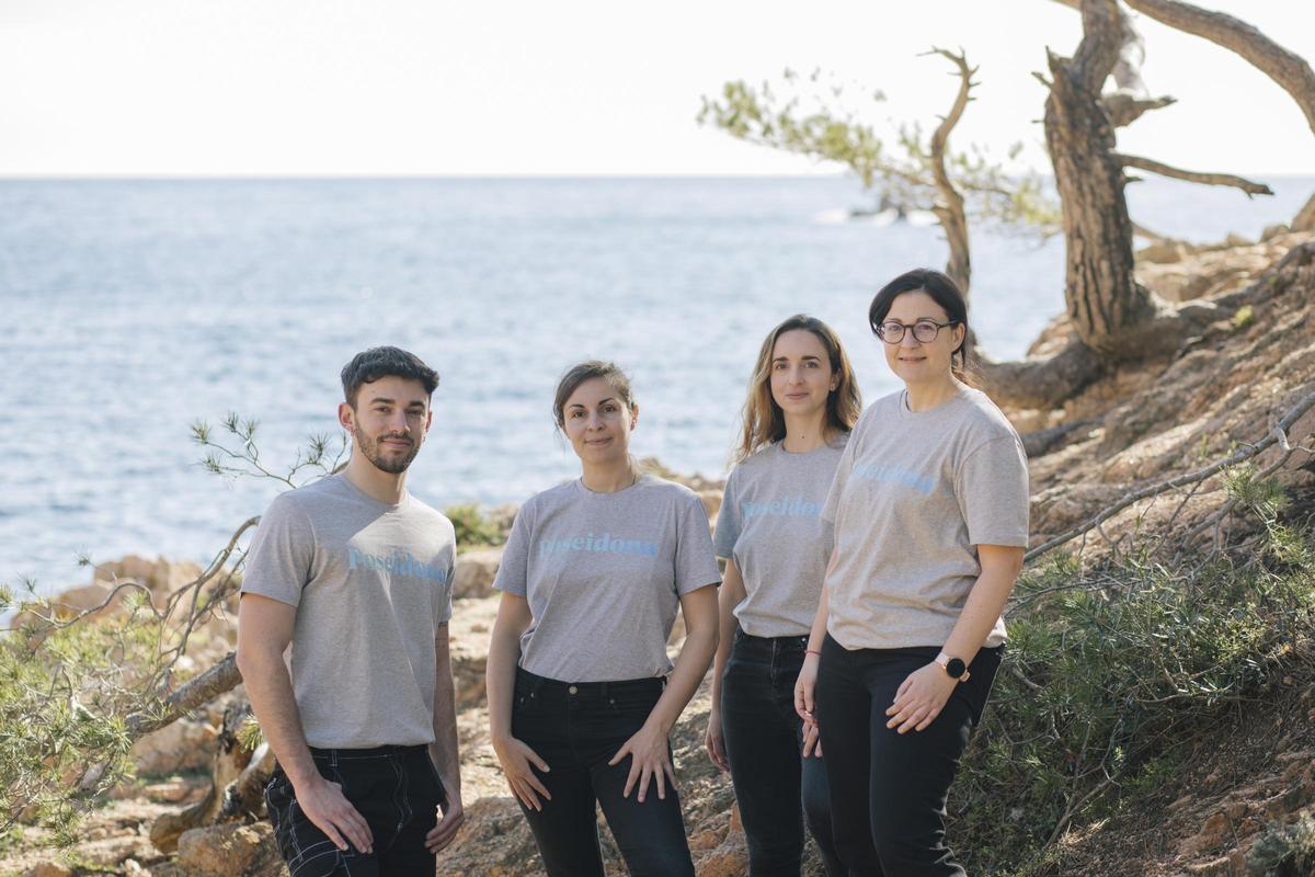 El equipo de Poseidona, de izquierda a derecha: Óscar Cuéllar (investigador), Sònia Hurtado (CEO y cofundadora), Gala Morena (investigadora) y María Cermeño (responsable de I+D y cofundadora).