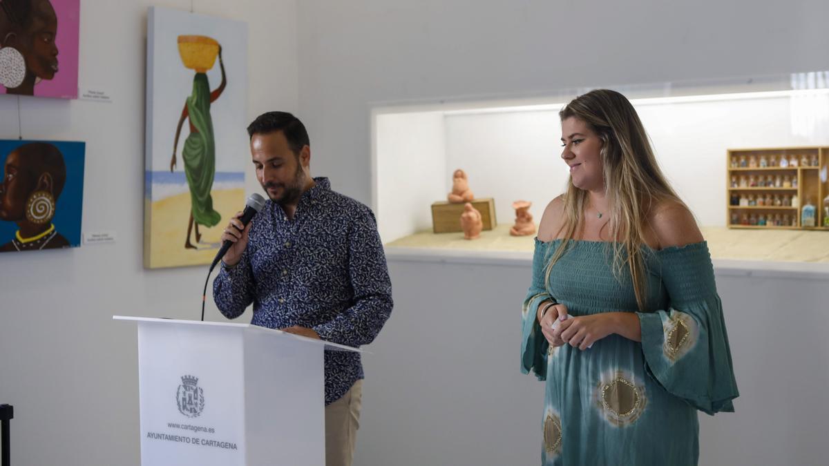 David Martínez Noguera y Claudia Yelo durante la inauguración.