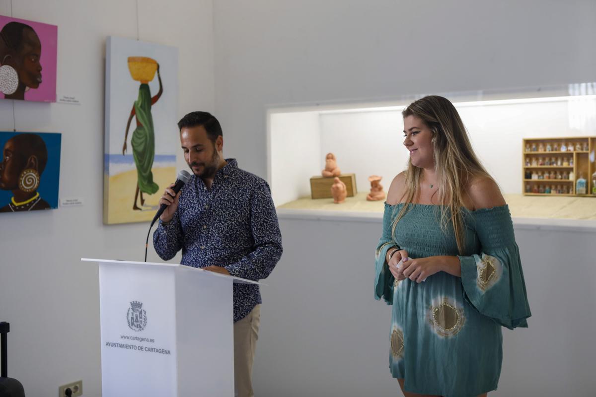 David Martínez Noguera y Claudia Yelo durante la inauguración.