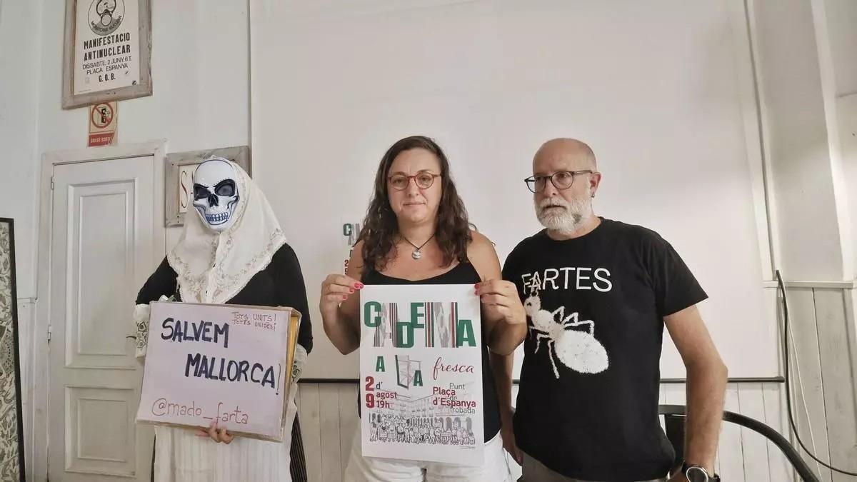 Madó Farta mit den Mirorganisatoren des Protests, Tona Fuster und Joan Moranta.