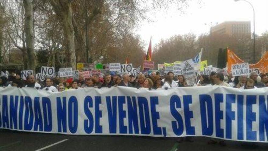 Miles de profesionales sanitarios vuelven a la calle tras el parón navideño