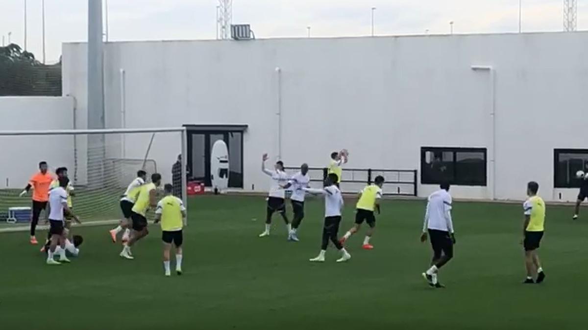 El Valencia entrena sin Guillamón ni Castillejo, otra vez