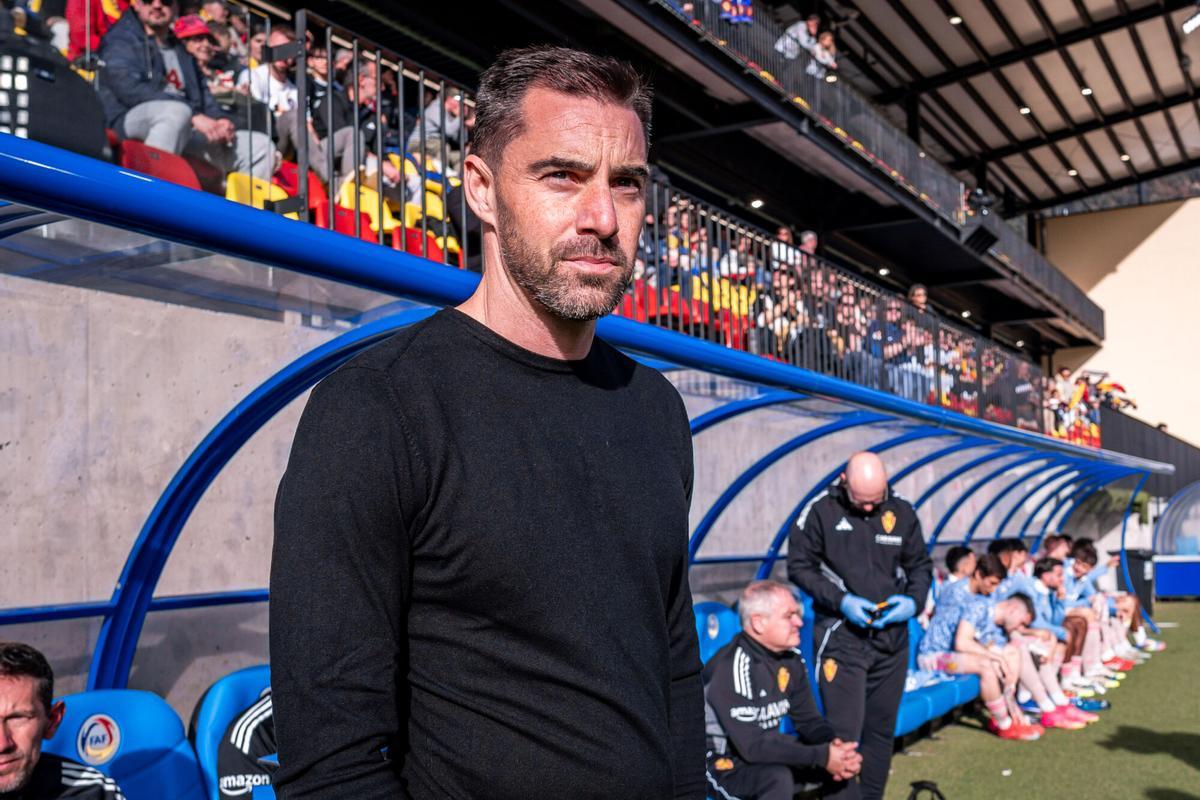 Rubén Sellés en el banquillo de Encamp durante el partido ante el Andorra.