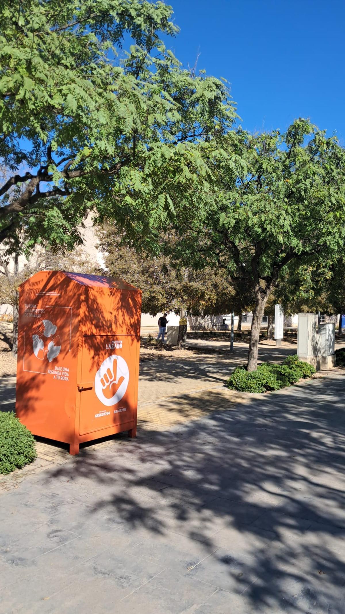Uno de los contenedores situados en el campus