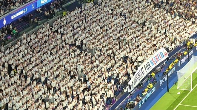 El Bernabéu exhibe una pancarta por el Caso Negreira y carga contra Tebas, Laporta y el Barça