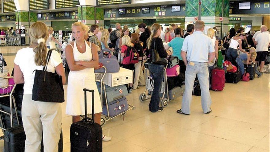 Los turistas foráneos suben en Canarias un 626 % en octubre.
