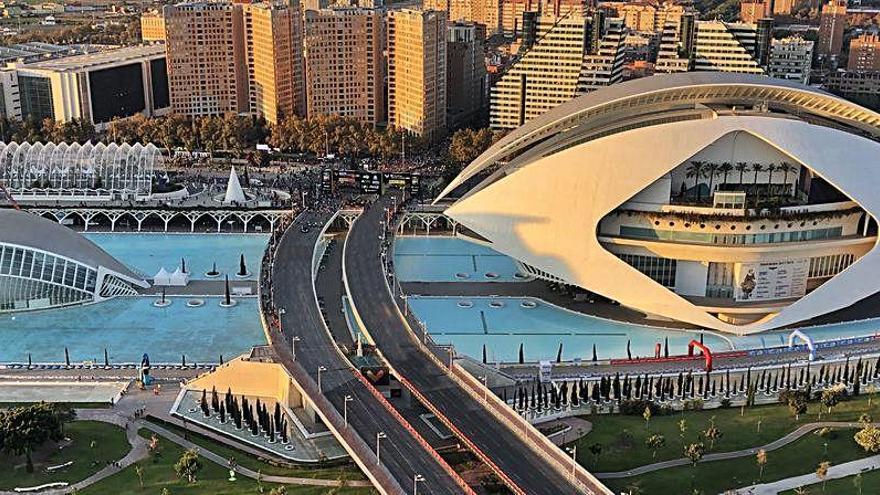 La Ciudad de las Artes y las Ciencias acoge la salida y meta