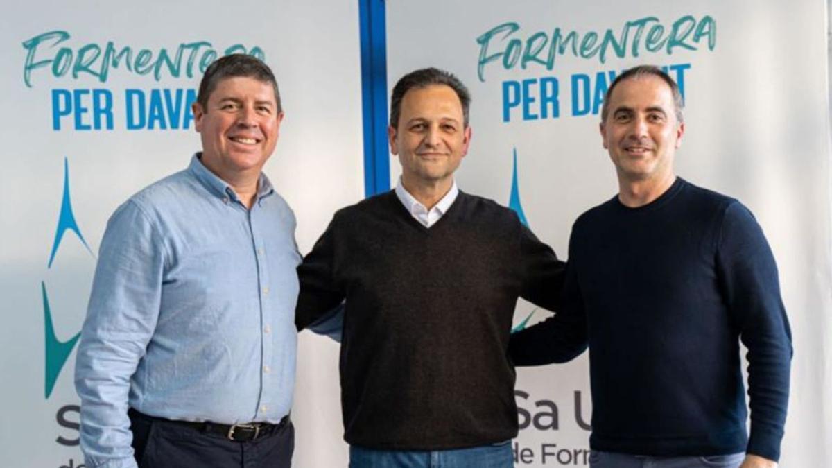 Javi Serra de Compromís, Llorenç Córdoba y José Manuel Alcaraz del PP de Formentera.