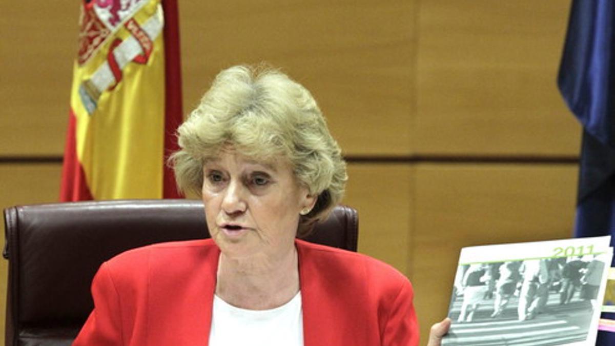 La Defensora del Pueblo, Soledad Becerril, este martes, durante la presentación en la Comisión Mixta Congreso-Senado del informe de gestión de la institución del 2011.