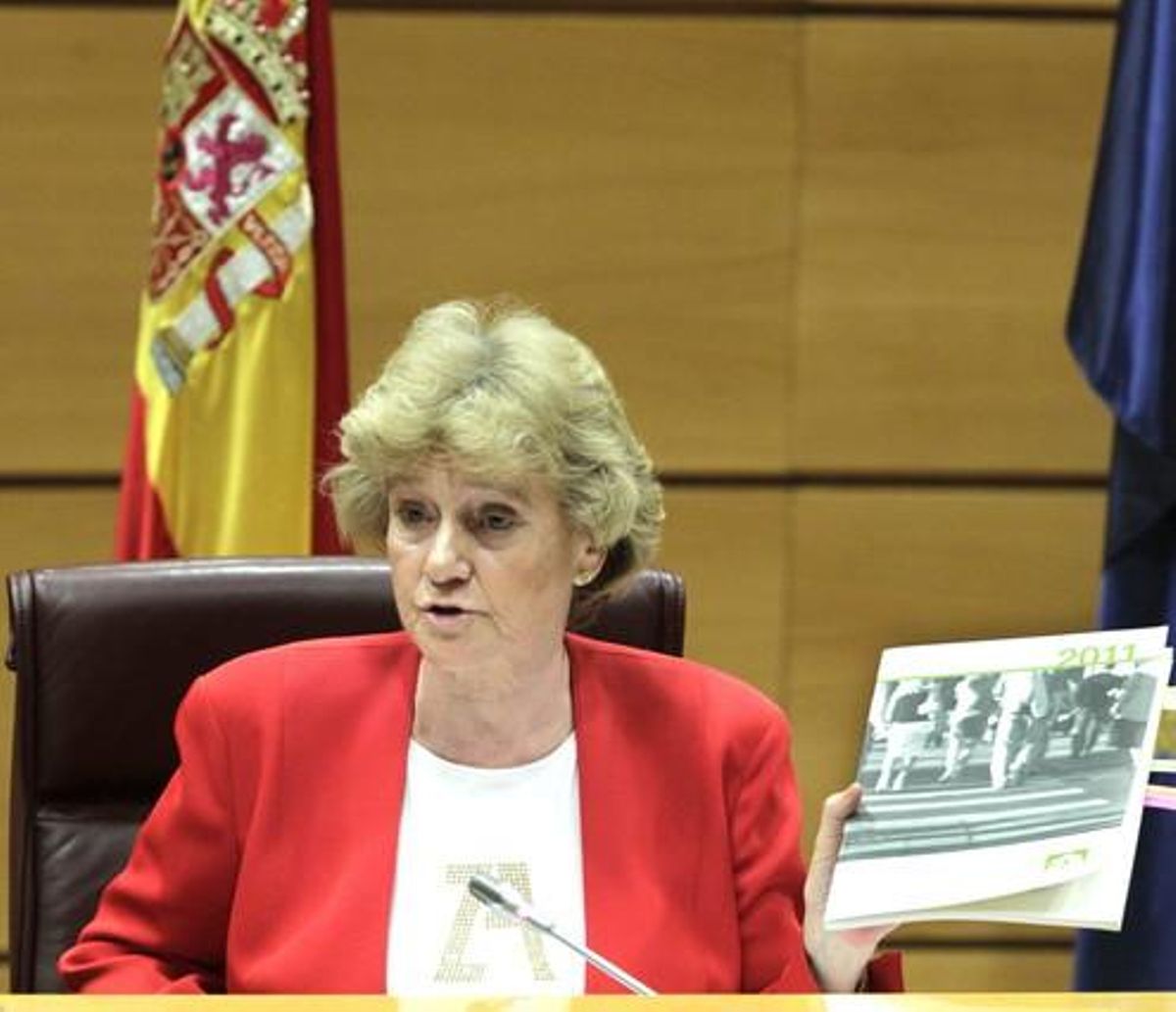 La Defensora del Poble, Soledad Becerril, aquest dimarts, durant la presentació a la Comissió Mixta Congrés-Senat de l’informe de gestió de la institució del 2011. La Defensora del Poble, Soledad Becerril, aquest dimarts, durant la presentació a la Comissió Mixta Congrés-Senat de l’informe de gestió de la institució del 2011.