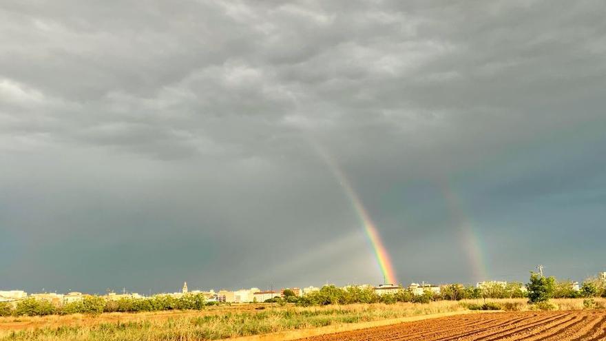 Arcoíris en La Pobla de Vallbona tras el paso de la tormenta este jueves 16 de septiembre.