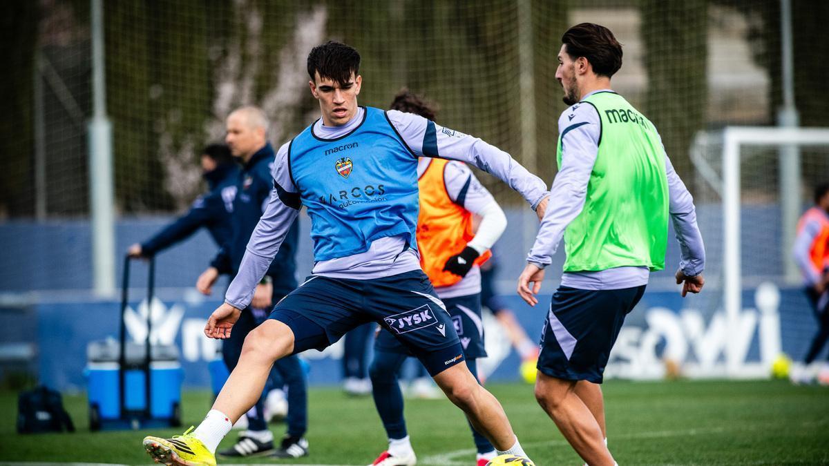 Los jugadores del Levante en el penúltimo entrenamiento de cara al derbi ante el Valencia