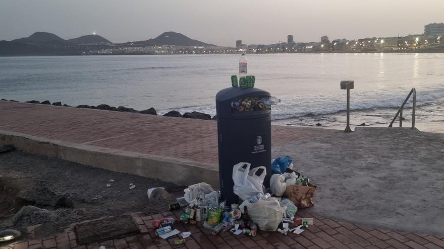 Oleada de mierda en Las Canteras