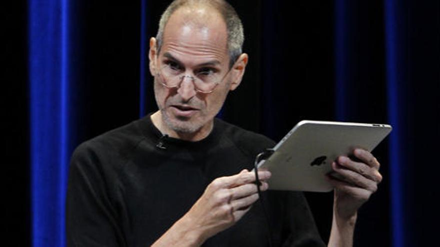 Steve Jobs con un iPad.