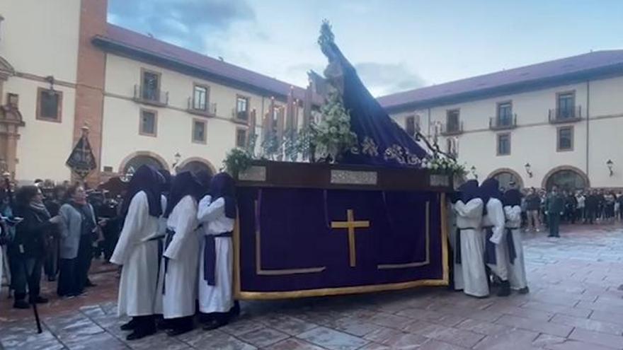 VÍDEO: Así fue la procesión del Silencio de Oviedo con salida De la Iglesia de La Corte