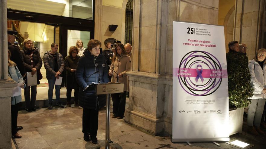 La concentración por el 25N en Gijón, en imágenes