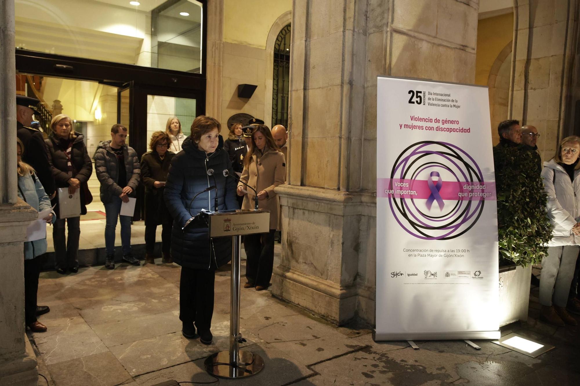 La concentración por el 25N en Gijón, en imágenes