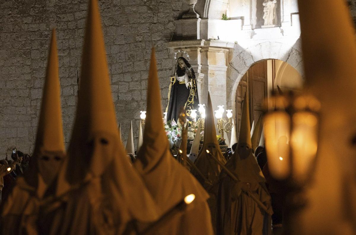 Procesión a su salida de la Catedral.