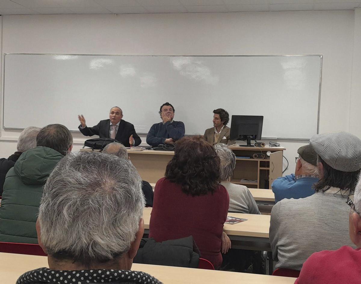 Antonio del Castillo, Paco Cañamero y Alberto Durán, durante la presentación de «Juan José -El Torero-» . | C. T.