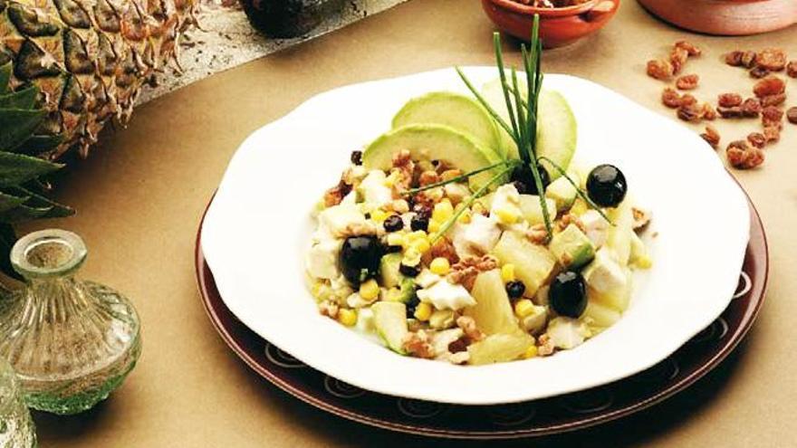 Ensalada de pollo con aguacate.