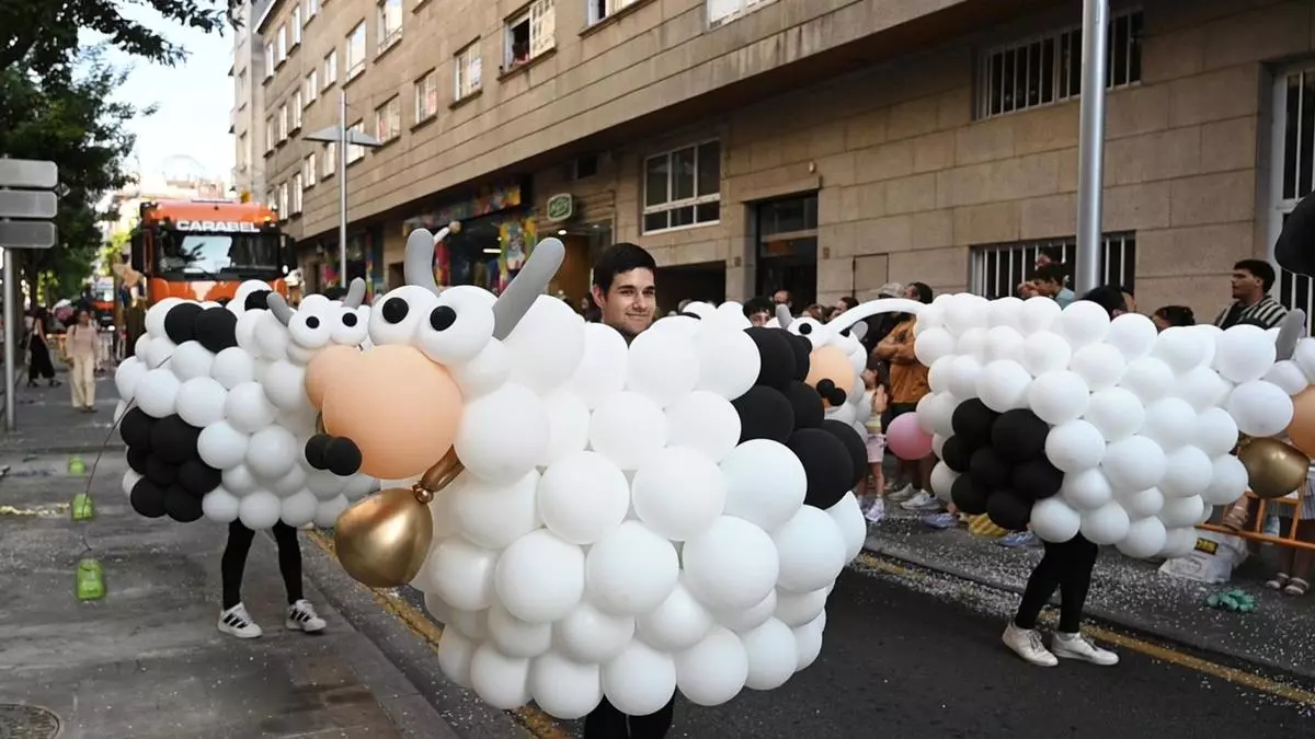 Cientos de familias presencian la tradicional Batalla de Flores