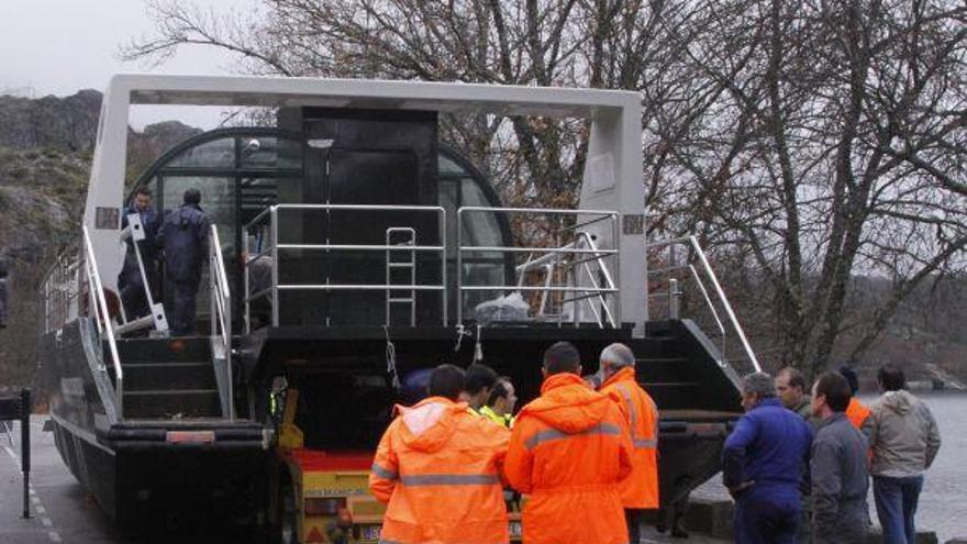 Parte del equipo que acompaña al convoy.