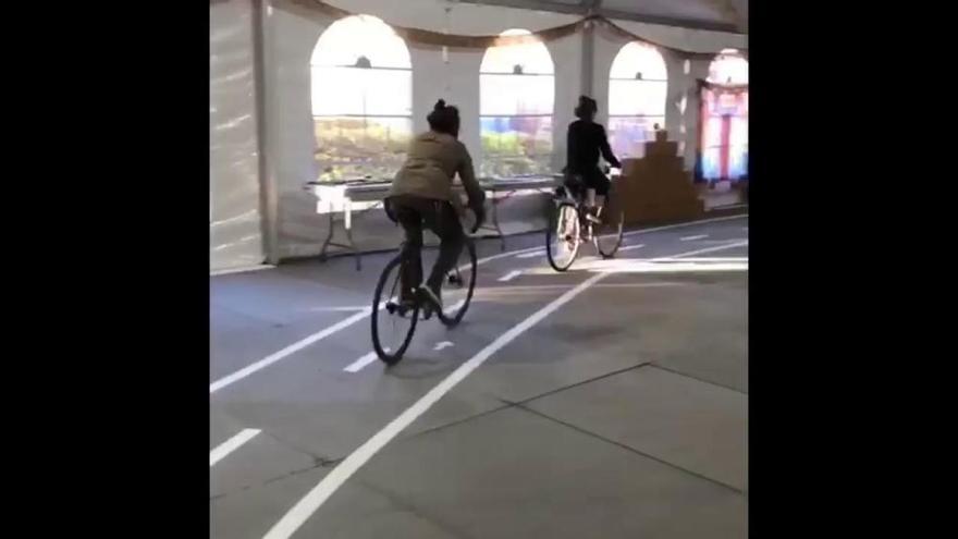 Un carril bici atraviesa la carpa fallera de Dr. JJ Dómine- Port