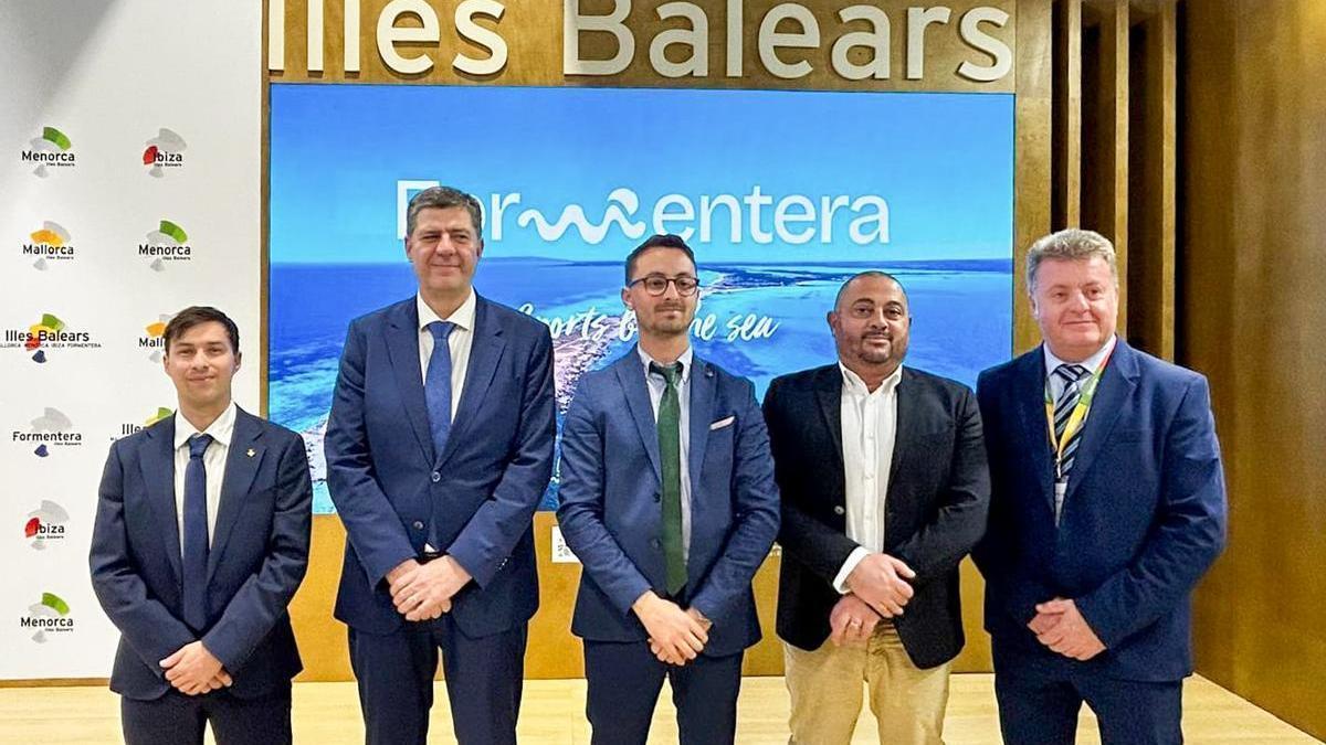 Martínez (a la izquierda) y Mayans (en el centro) posan en la ITB