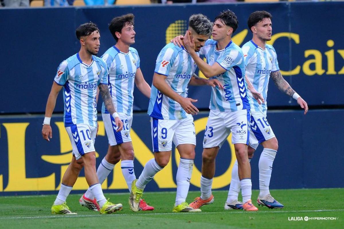 El Málaga CF celebrando un gol ante el Cádiz CF.