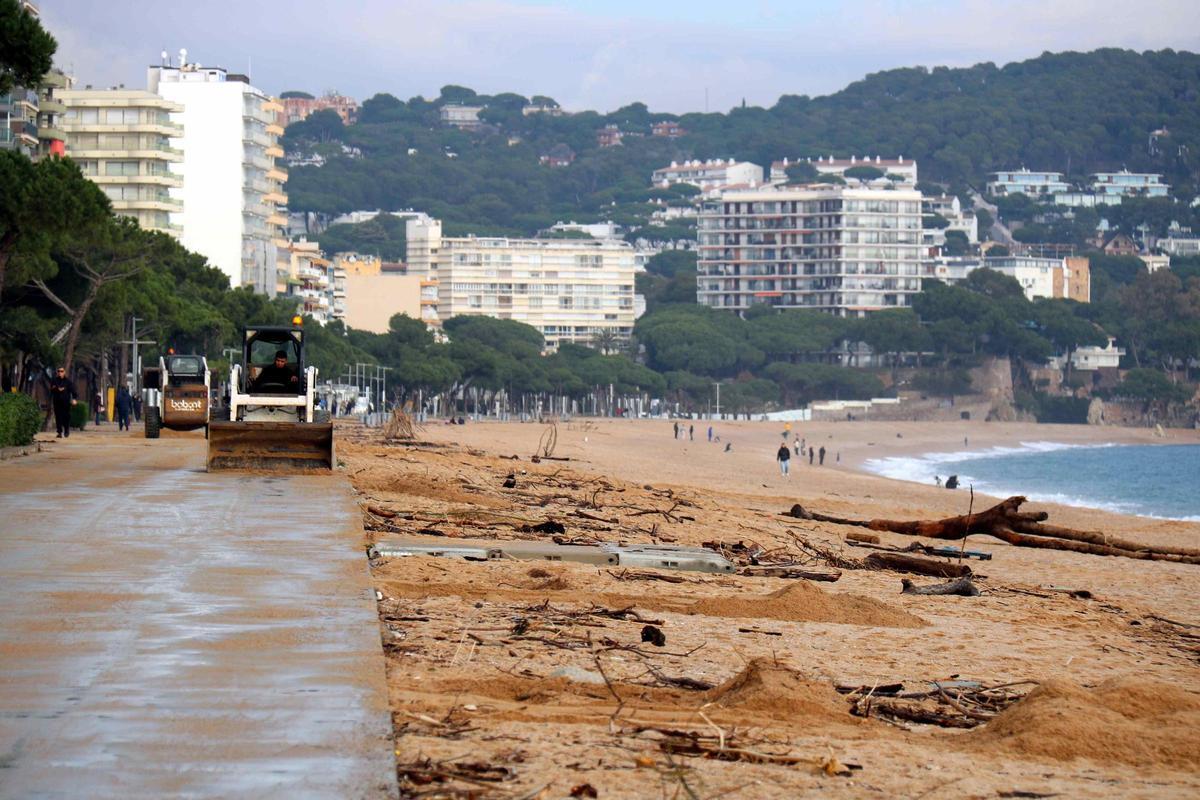 Les fotos de l'estat del passeig marítim de Platja d’Aro després de la llevantada