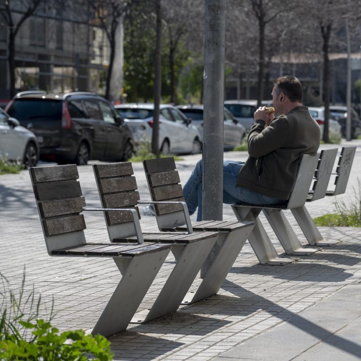 BCN té un 14% més de bancs al carrer que fa una dècada